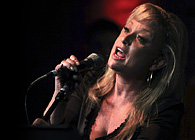 Robin Skye Live